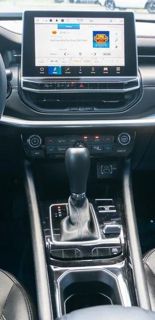 Used 2023 White Jeep Limited image 18