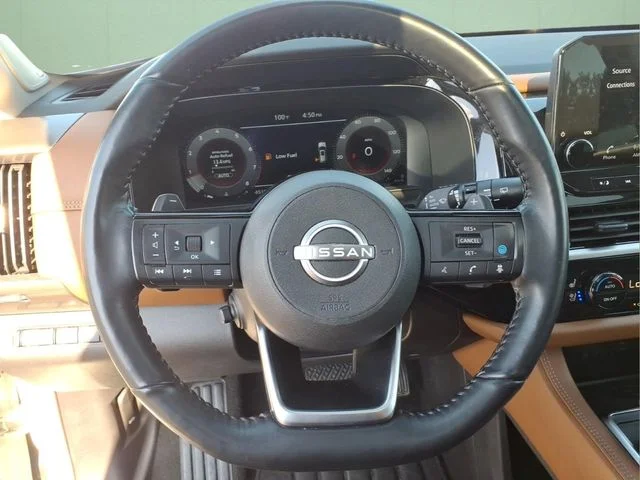 Used 2024 White Nissan Platinum image 19