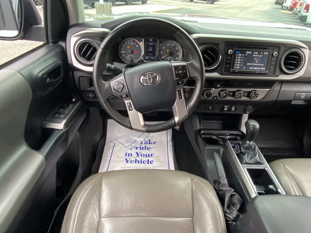 Used 2018 Silver Toyota SR5 image 9