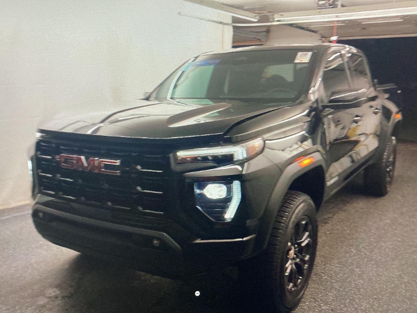 Used 2023 Onyx Black GMC Elevation image 3