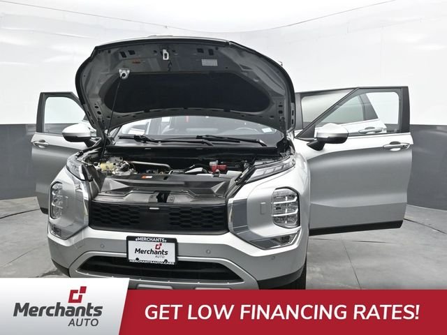 Used 2024 Silver Mitsubishi SE image 45