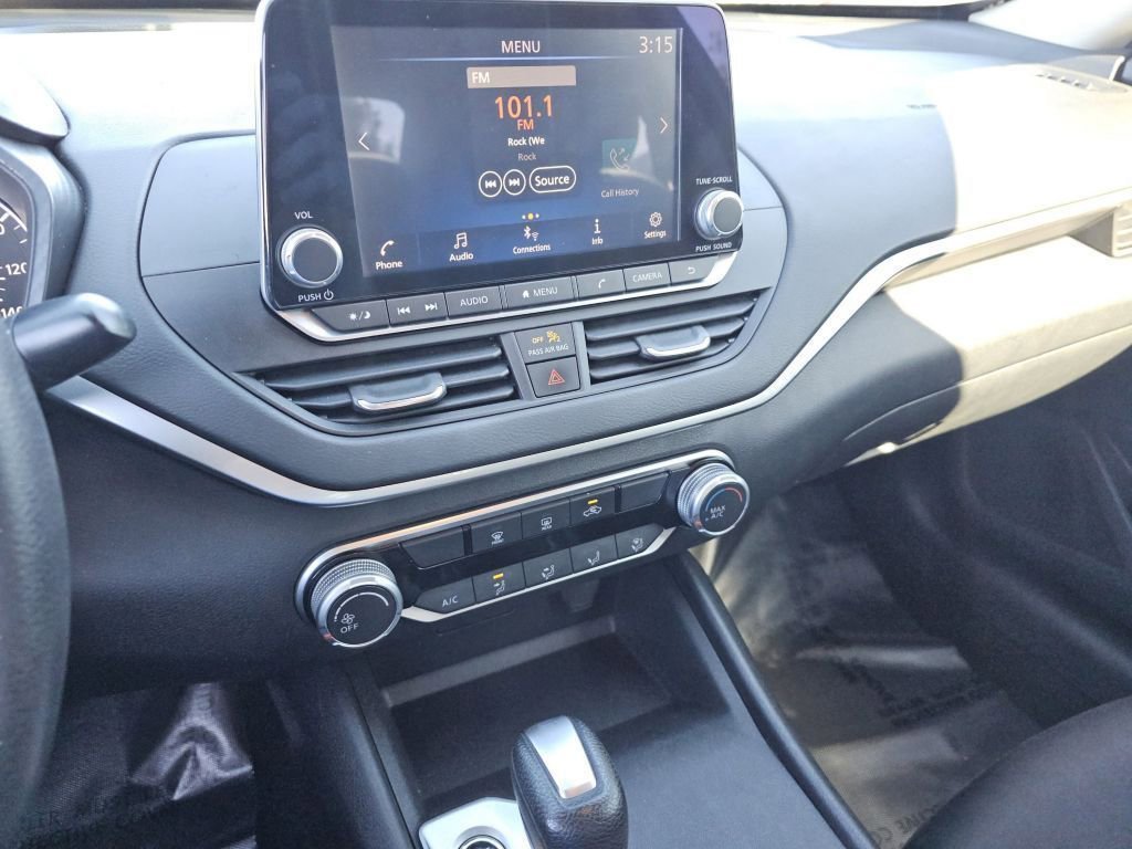 Used 2022 Gun Metallic Nissan 2.5 SV image 31