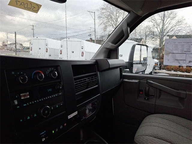 New 2025 Summit White GMC 1WT image 15
