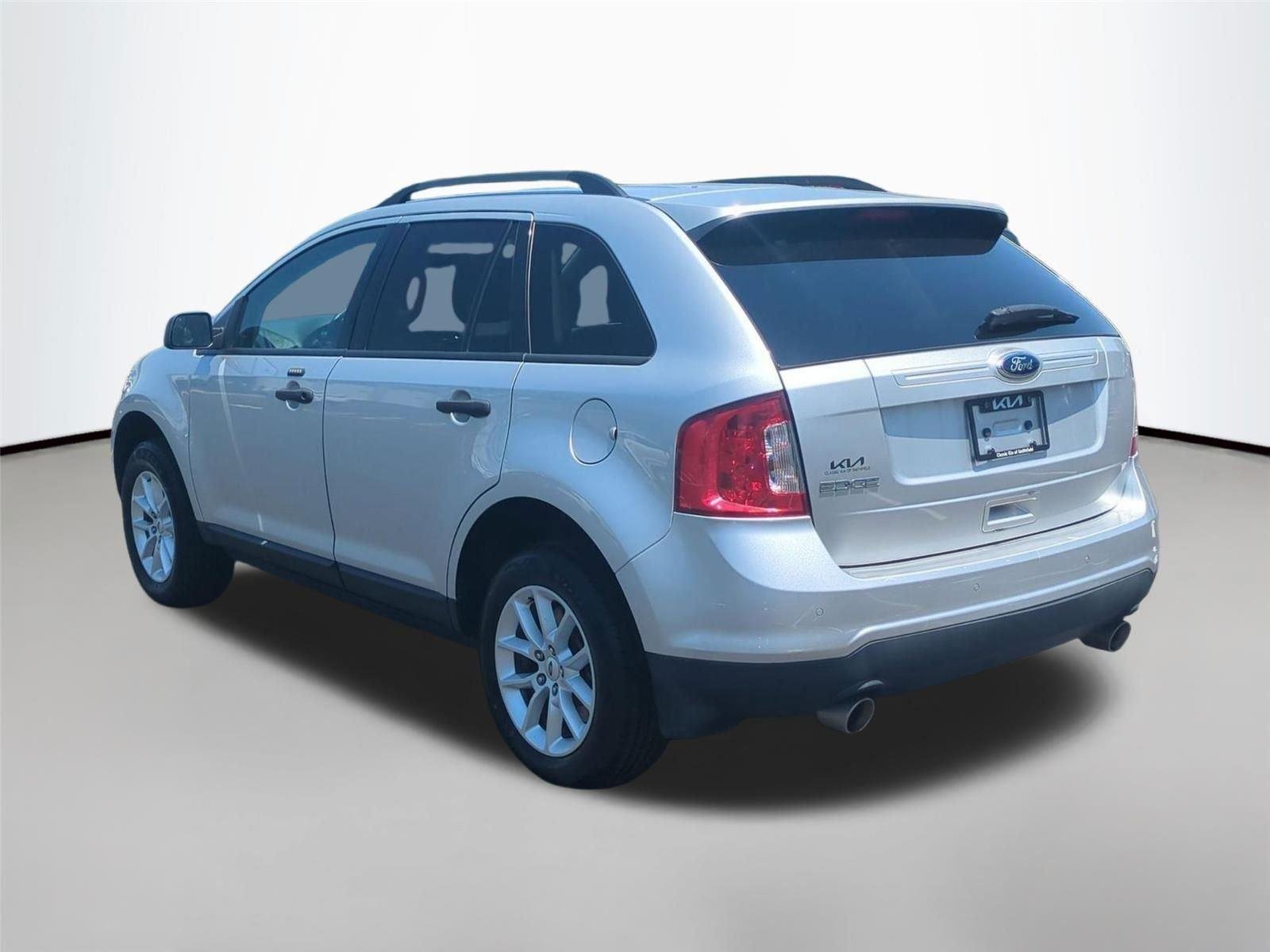 Used 2013 Ingot Silver Metallic Ford SE image 9