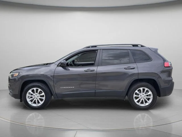 Used 2022 Gray Jeep Latitude Lux image 3