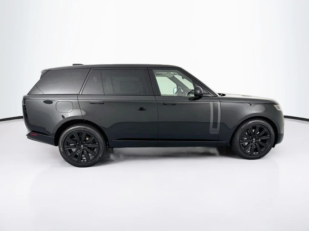New 2027 Santorini Black Land Rover SE image 4