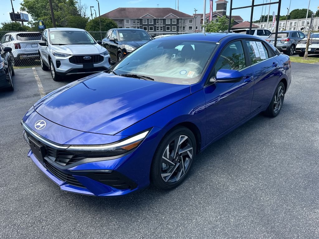 Used 2025 Blue Hyundai SEL Convenience image 3