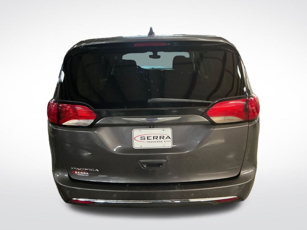 Used 2018 Gray Chrysler Touring Plus image 4