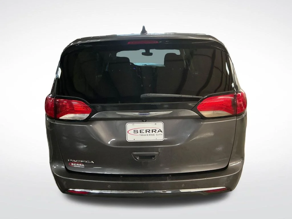 Used 2018 Gray Chrysler Touring Plus image 4