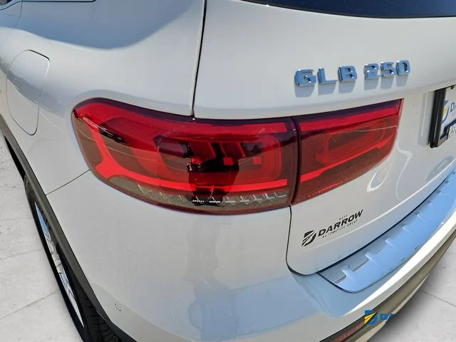 Used 2022 White Mercedes-Benz GLB 250 image 25