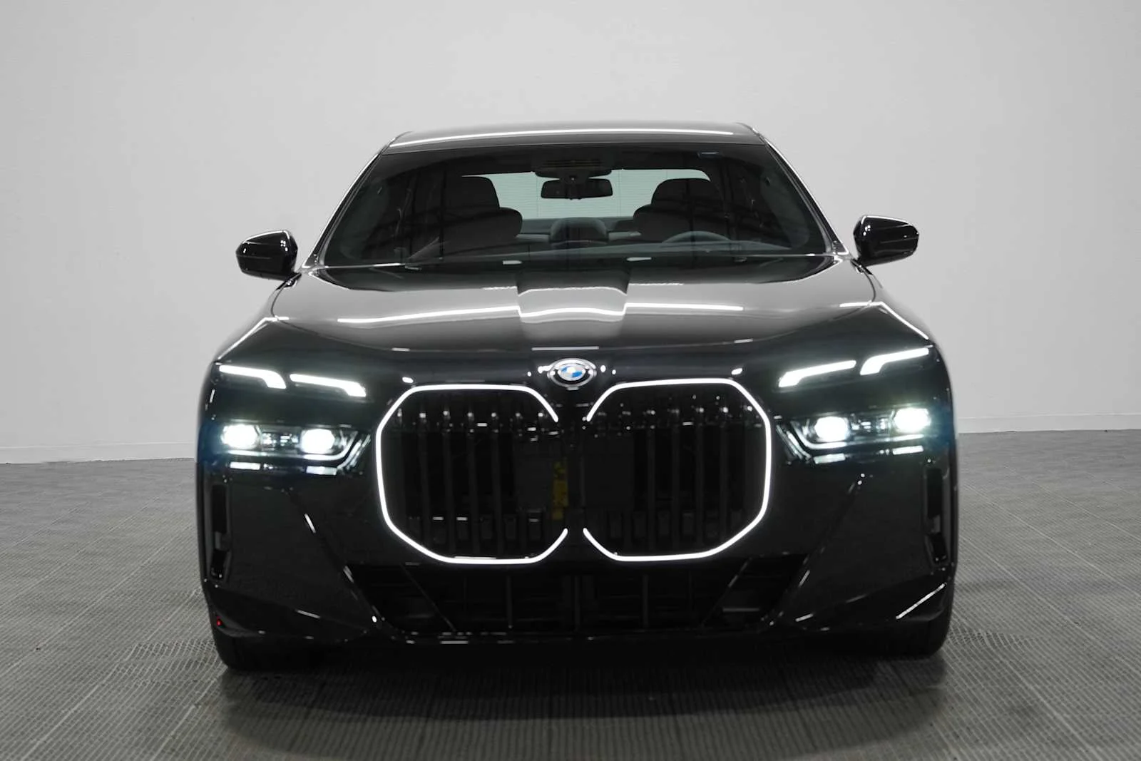 New 2026 Black Sapphire Metallic BMW 740i image 2