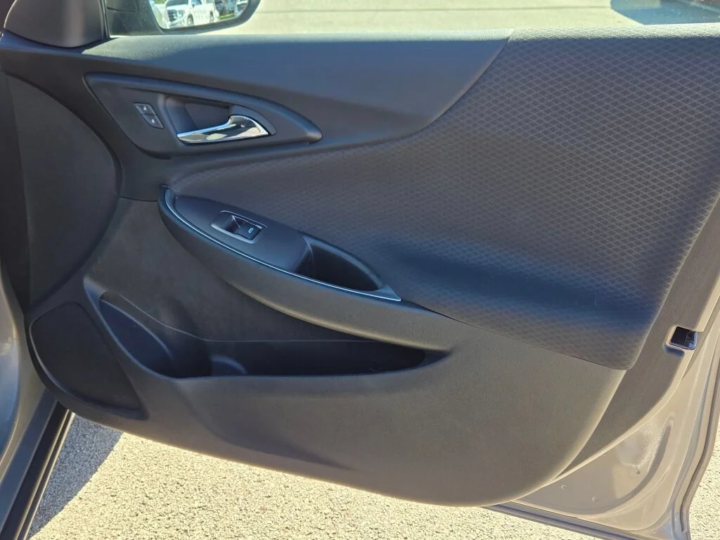 Used 2018 Gray Chevrolet LT image 6