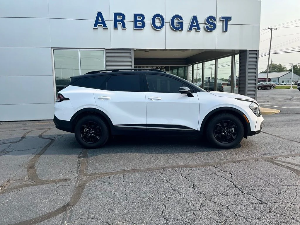 Used 2024 White Kia X-Pro Prestige image 2