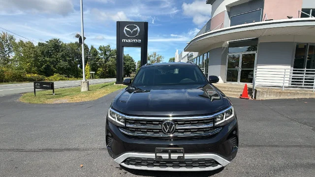 Used 2023 Black Volkswagen 2.0T SE w/Technology image 2