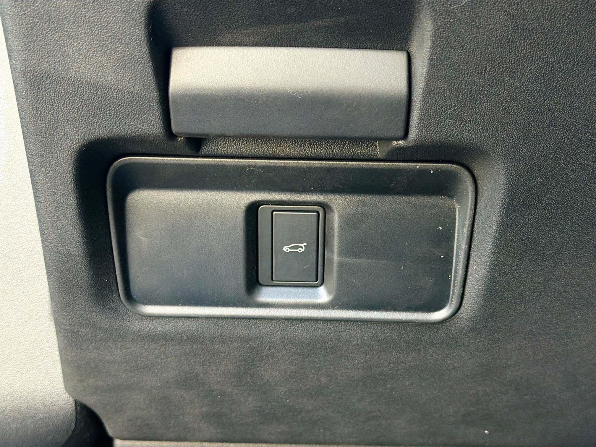 New 2026 Carpathian Grey LAND ROVER  image 35