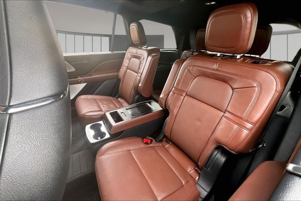 Used 2025 Red Lincoln Reserve image 27