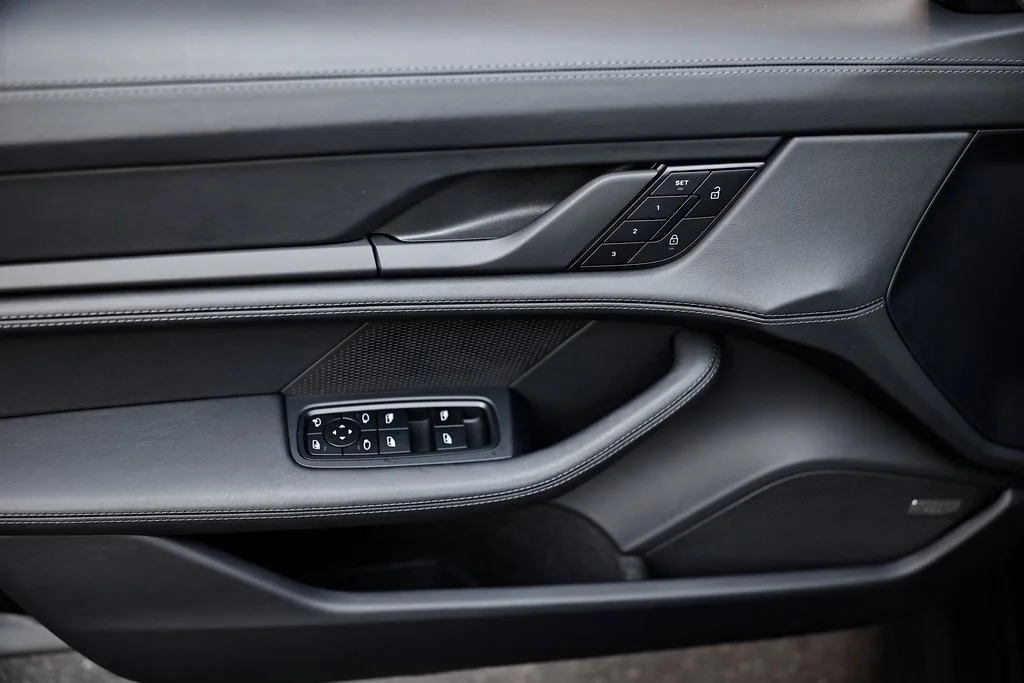 2026 Porsche Taycan Base - Photo 18