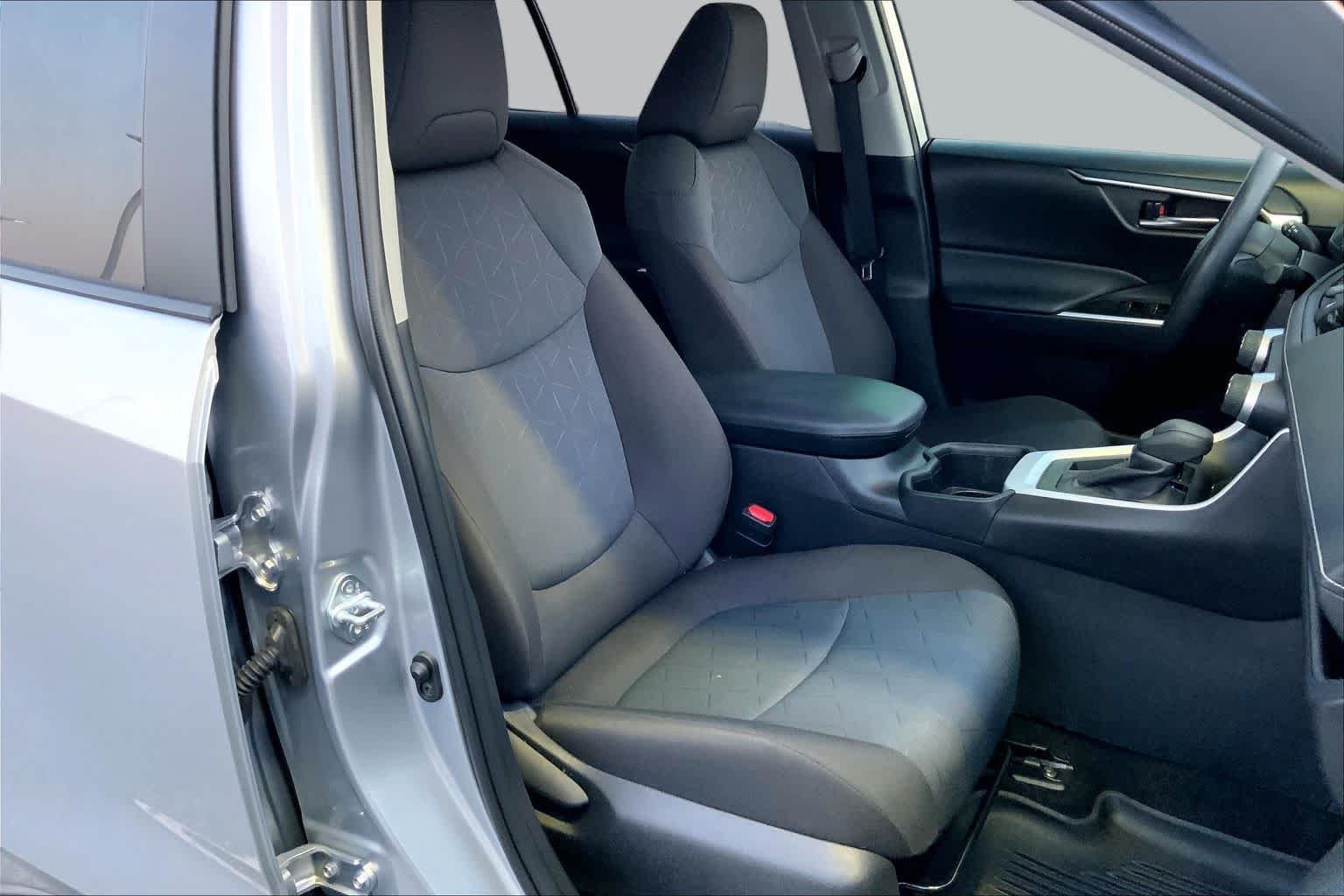 Used 2025 Silver Sky Metallic Toyota XLE image 9