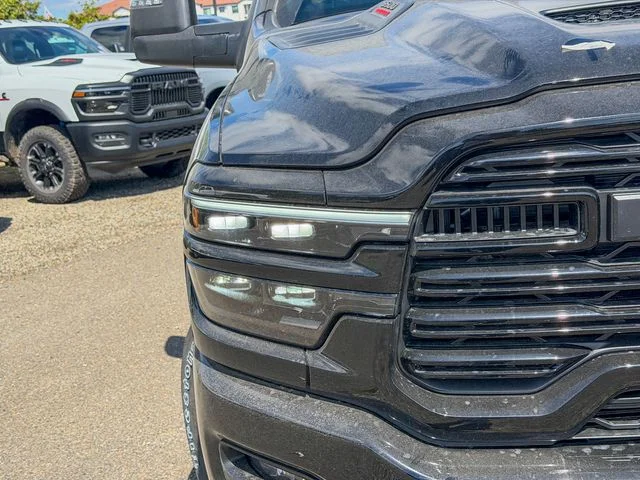 New 2026 Diamond Black Crystal Pearl-Coat Exterior Paint RAM Laramie image 5