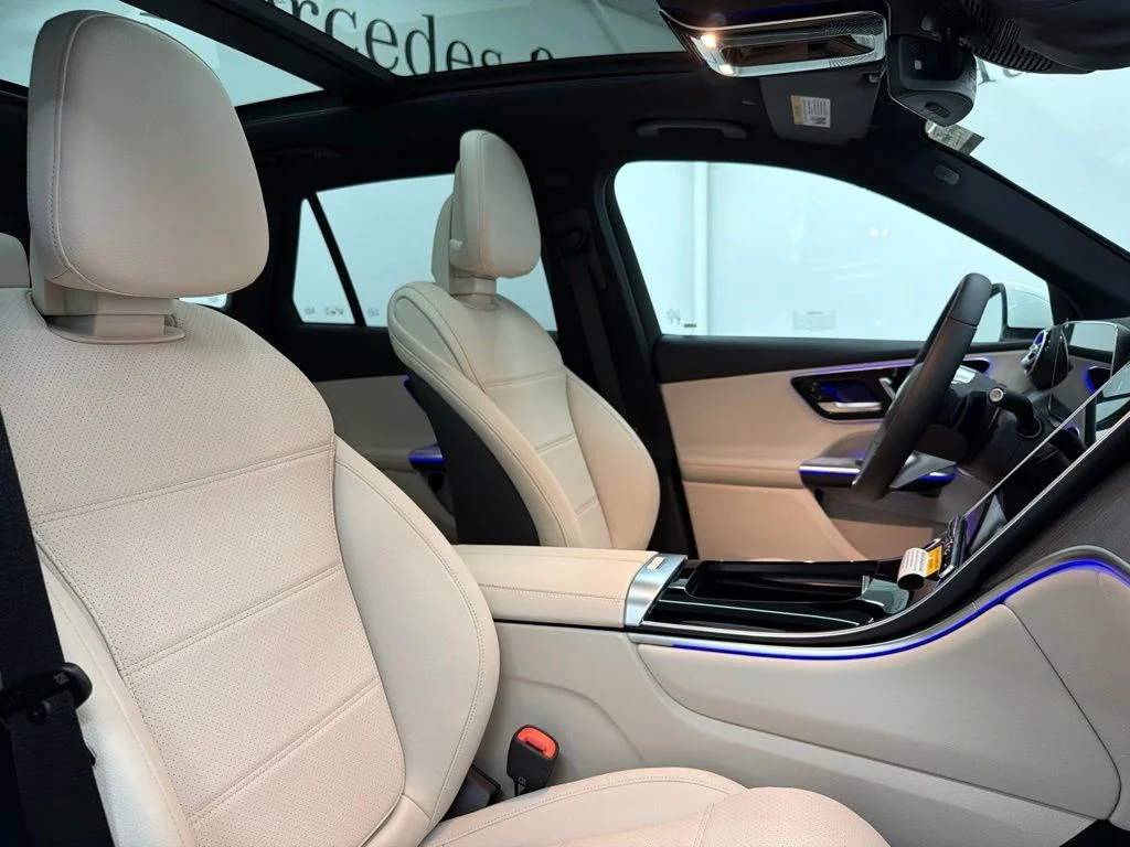 New 2027 White Mercedes-Benz GLC 300 image 33