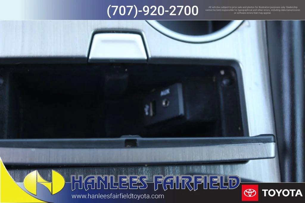 Used 2015 Orange Nissan SV image 18