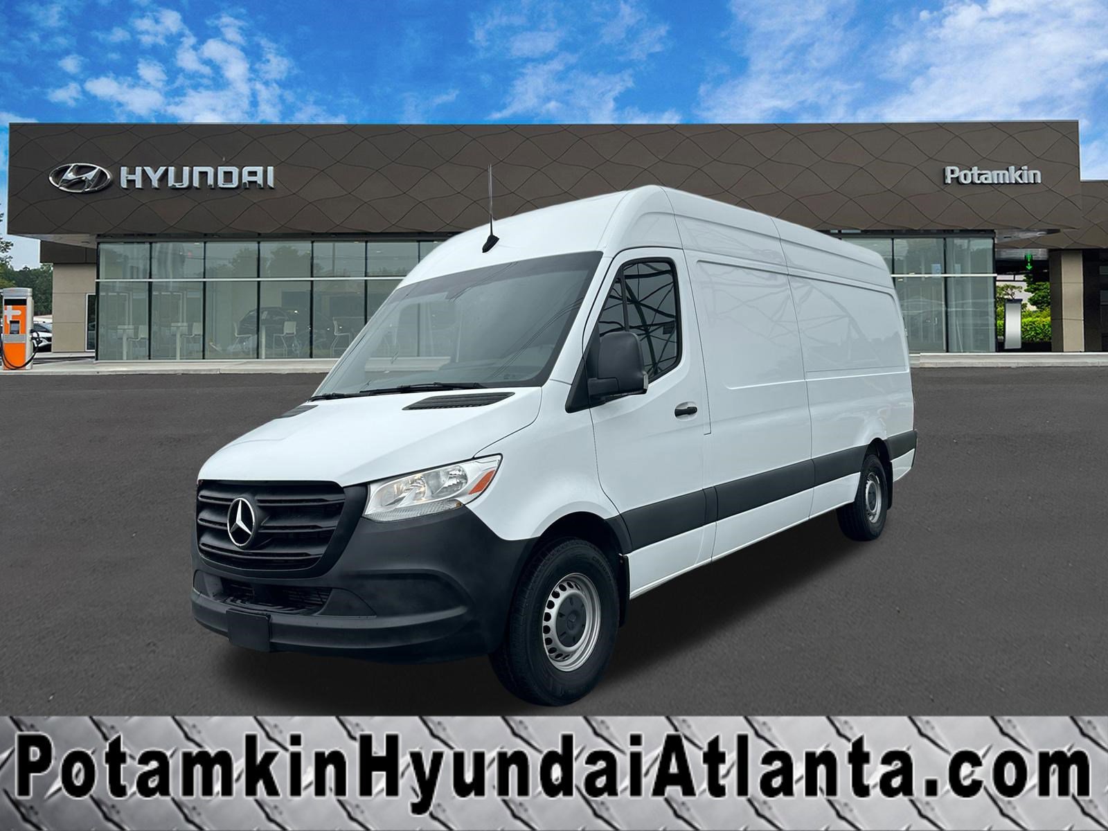 2022 Mercedes-Benz Sprinter 2500 Gas 170 WB High Roof's photo