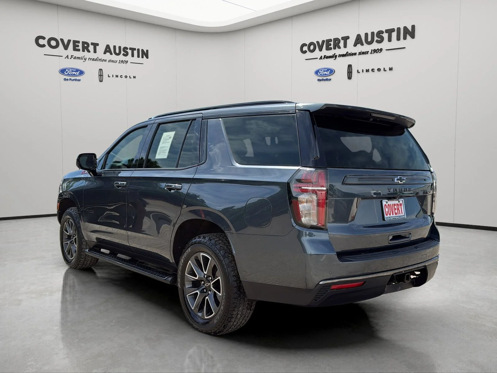 Used 2021 Gray Chevrolet Z71 image 3