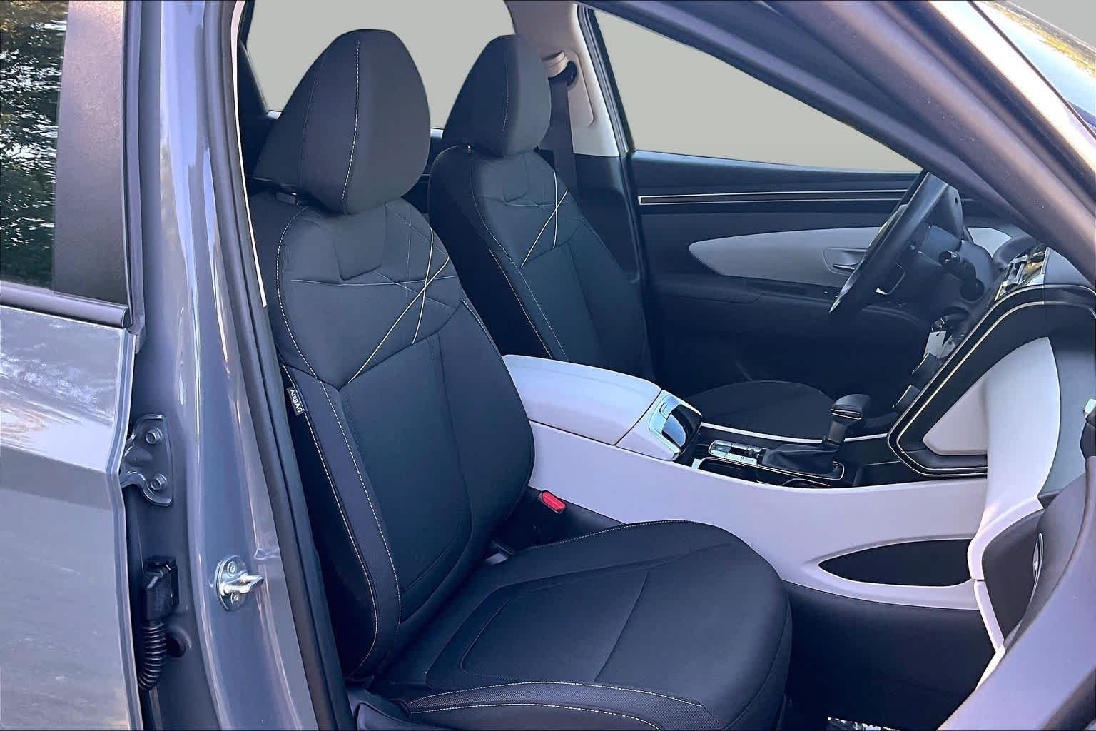 Used 2024 Hampton Gray Hyundai SE image 9