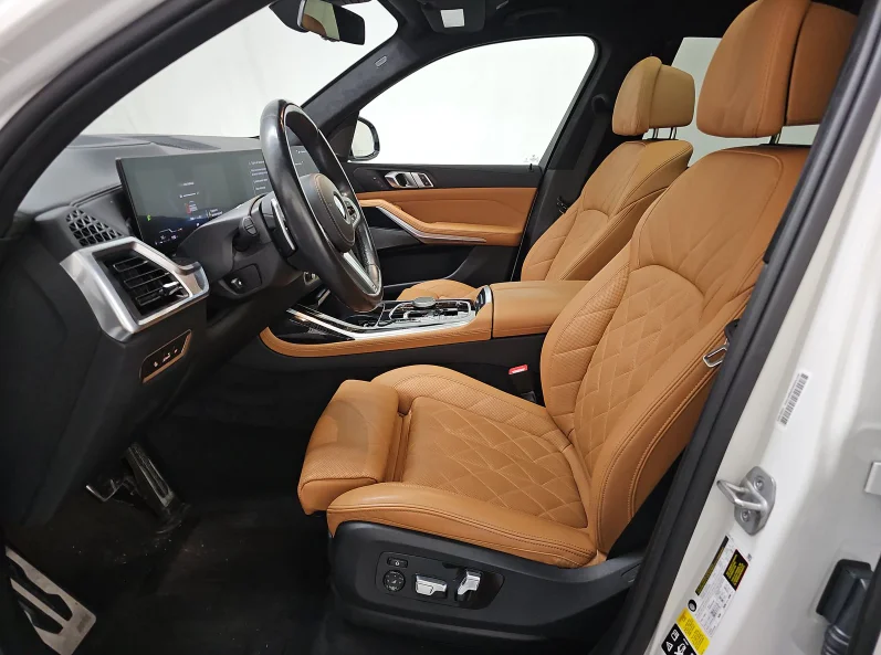Used 2024 White BMW xDrive40i image 2