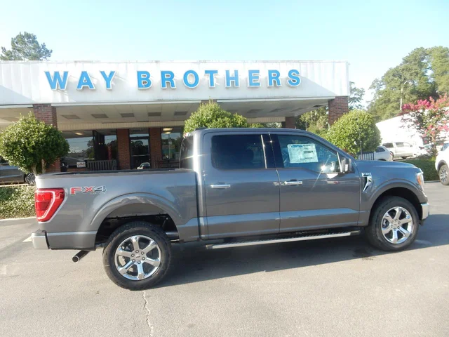 2022 Ford F-150 XLT 4WD SUPERCREW 5.5 ft BO