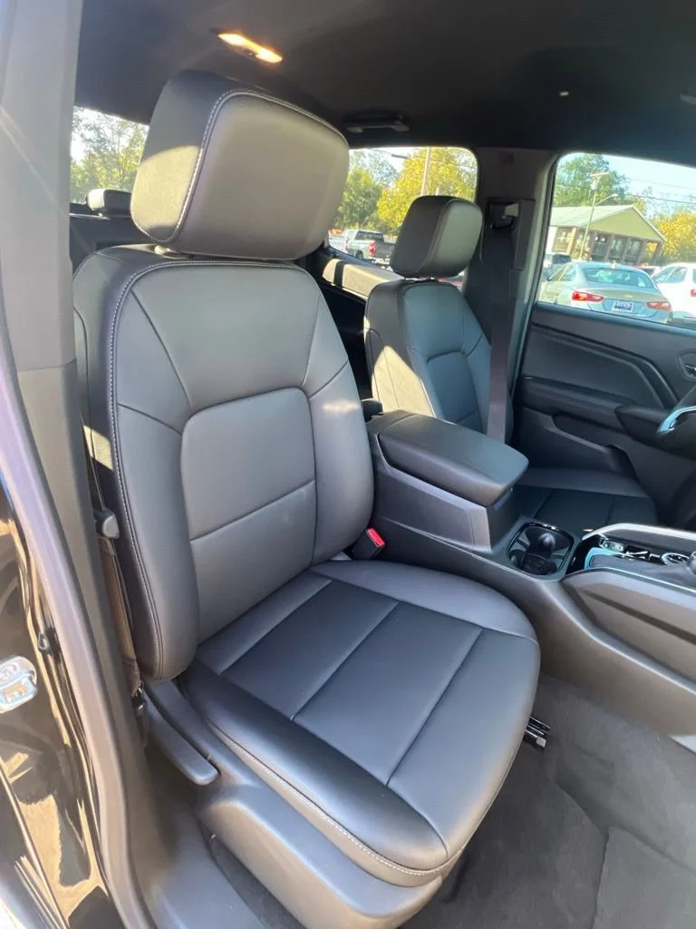 2025 Chevrolet Colorado LT - Photo 19