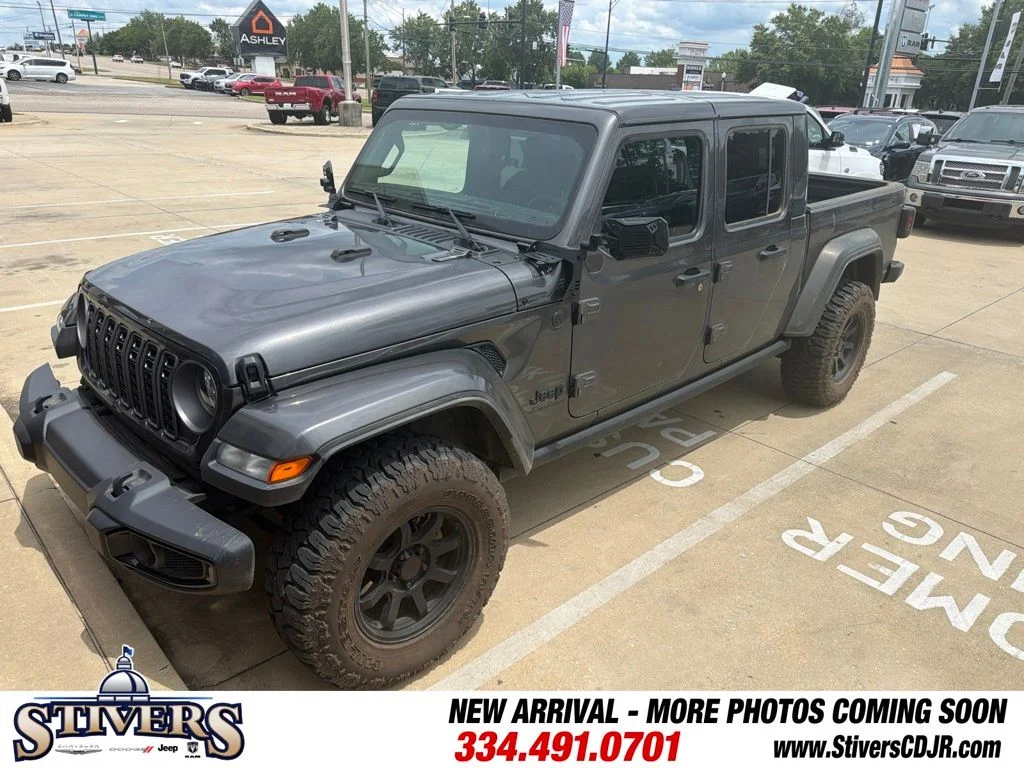 Used 2025 Gray Jeep Nighthawk image 2