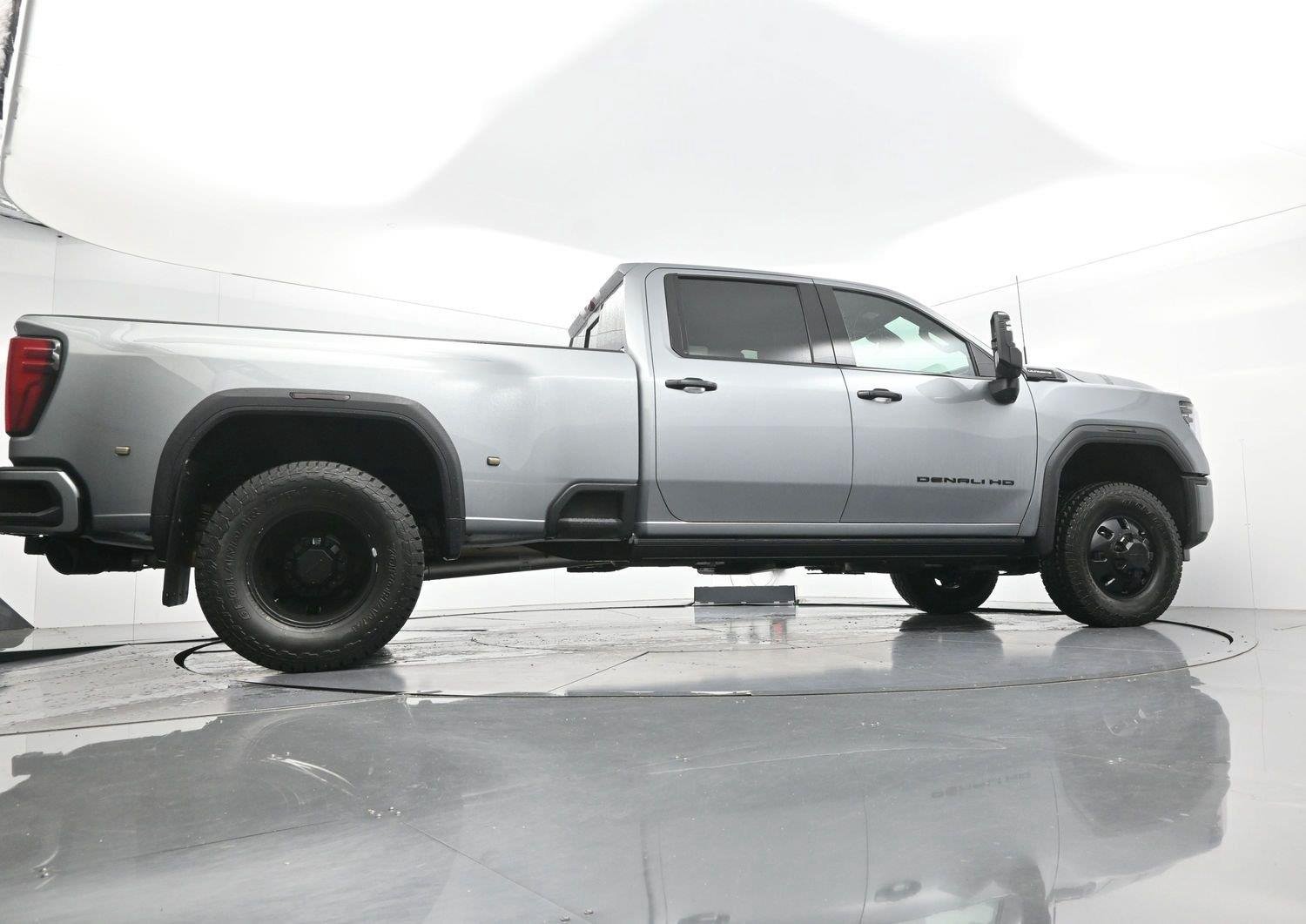 Used 2025 Sterling Metallic GMC Denali Ultimate DRW image 54