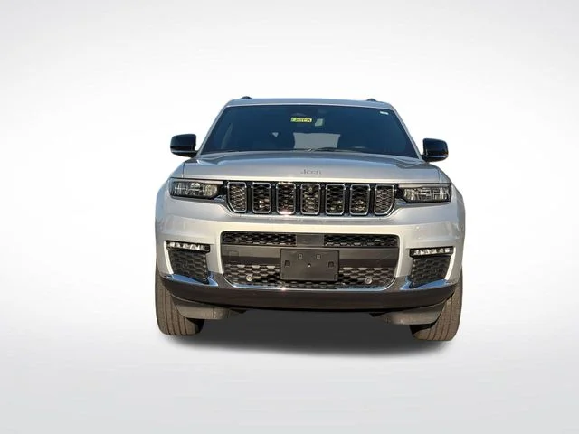 Used 2024 Silver Jeep Limited image 31