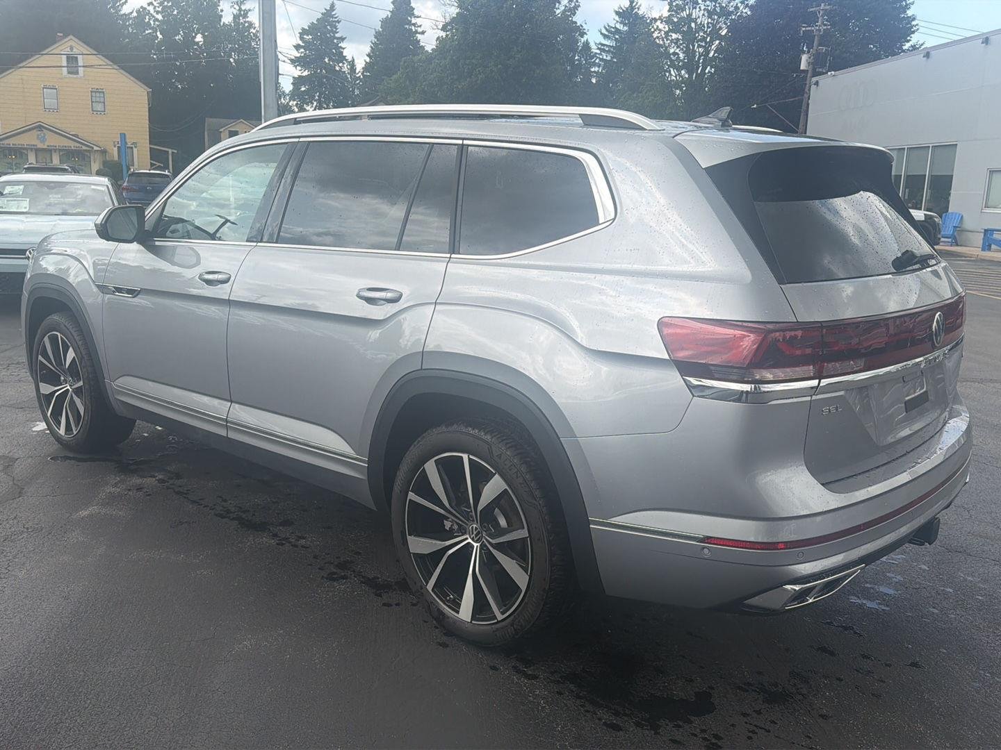 New 2026 Pure Gray Volkswagen 2.0T SEL Premium R-Line image 2