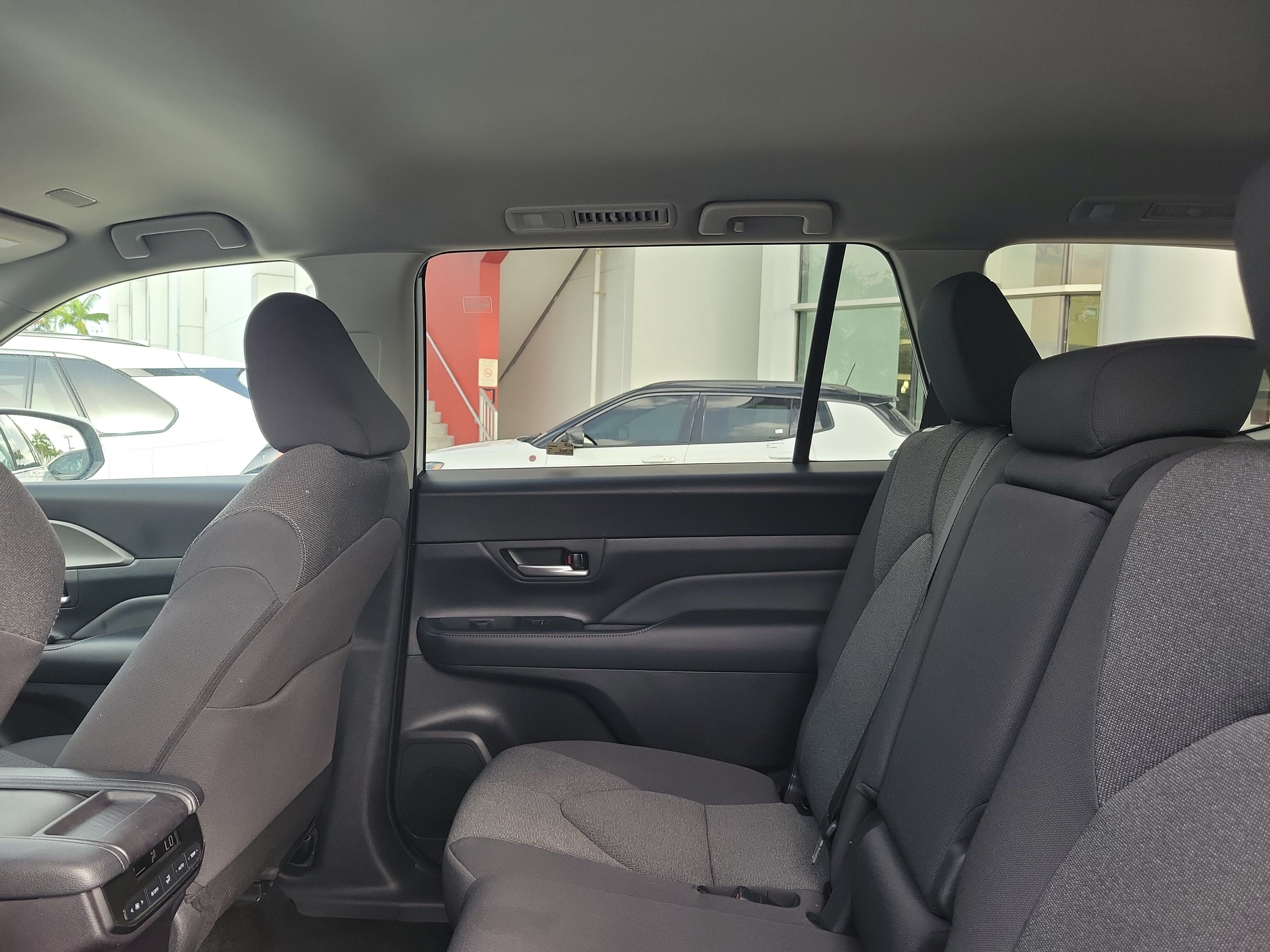 Used 2025 Pearl Toyota LE image 15