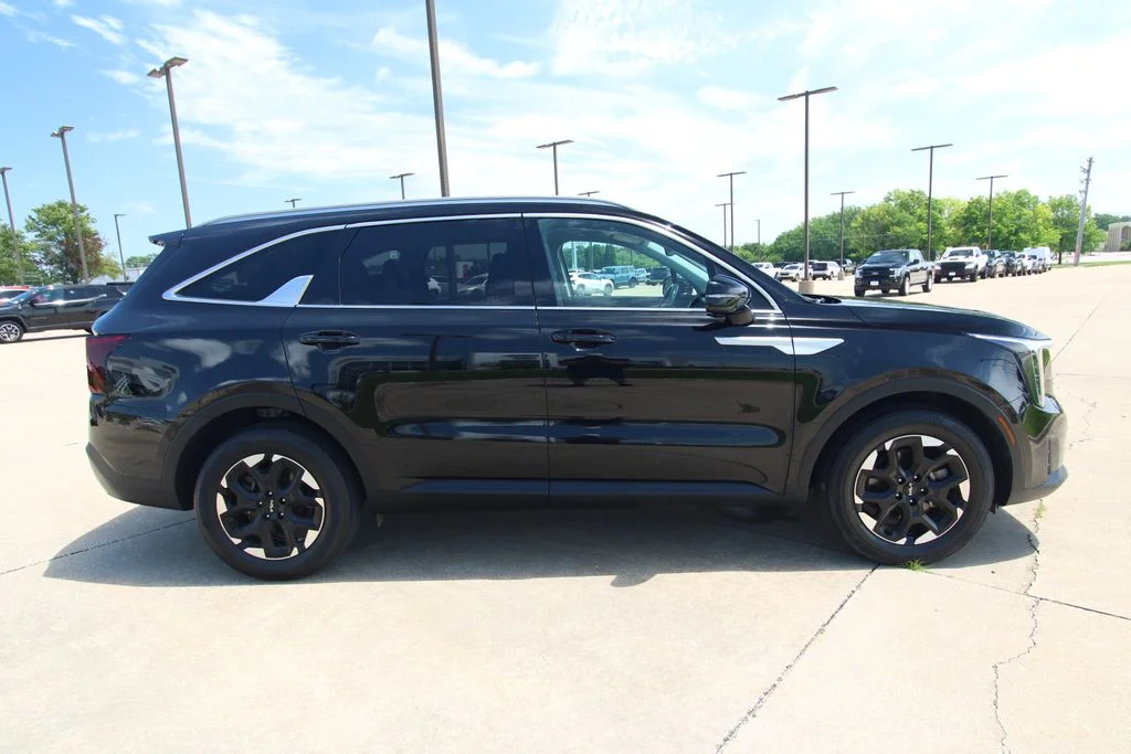 Used 2024 Black Kia S image 4