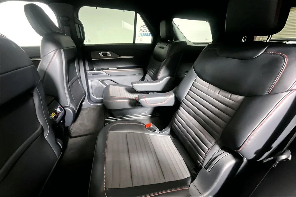 Used 2025 White Metallic Ford ST-Line image 21