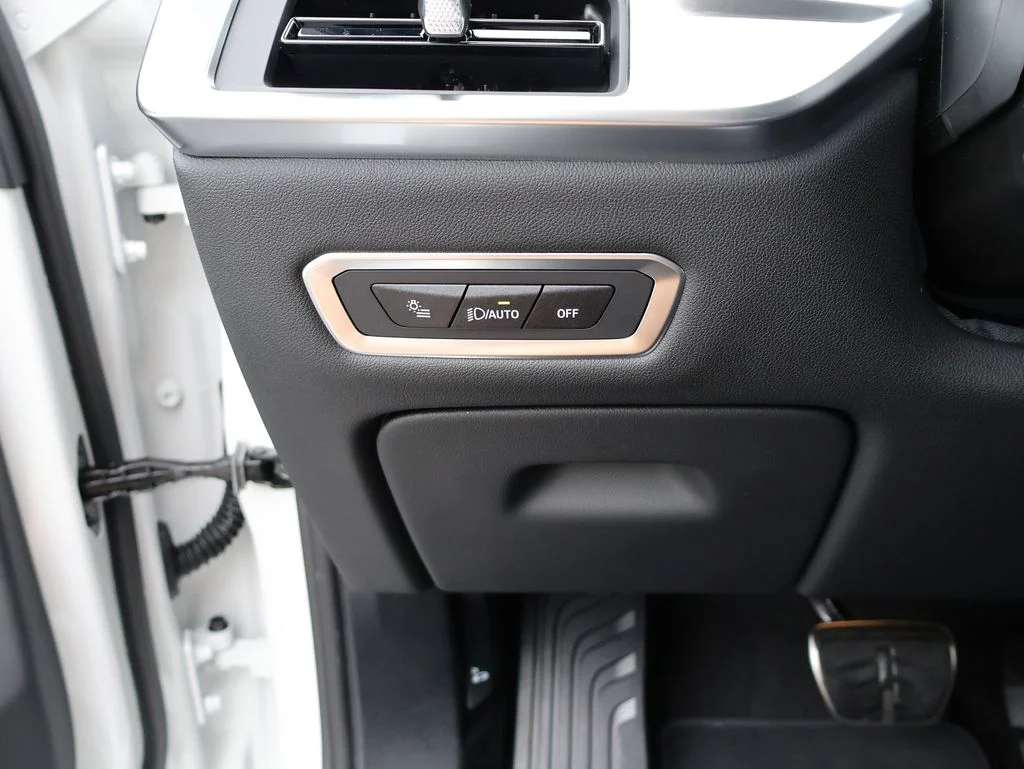 New 2027 White BMW xDrive40i image 40