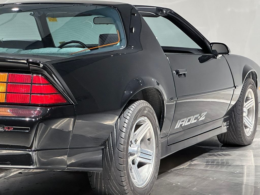 Used 1988 Black Chevrolet IROC-Z image 30