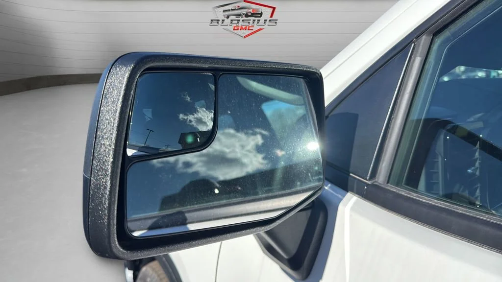 New 2026 Summit White GMC Elevation image 29