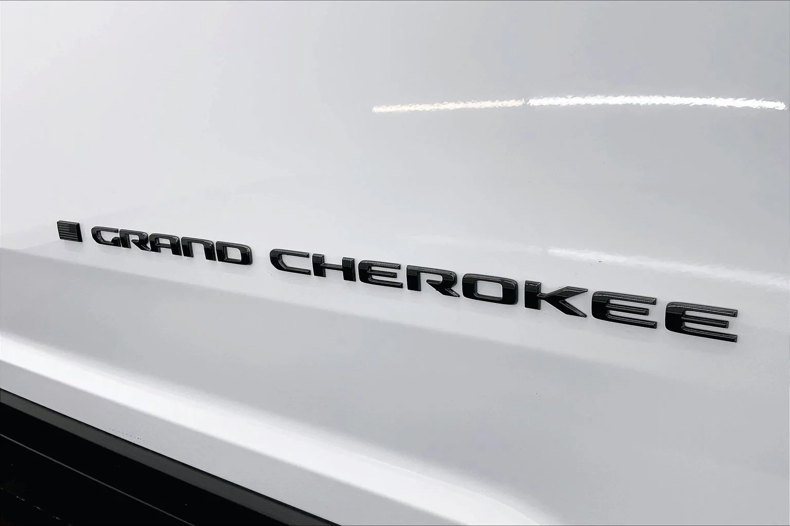 New 2025 PW7 Bright White Clear Coat Jeep Limited image 17