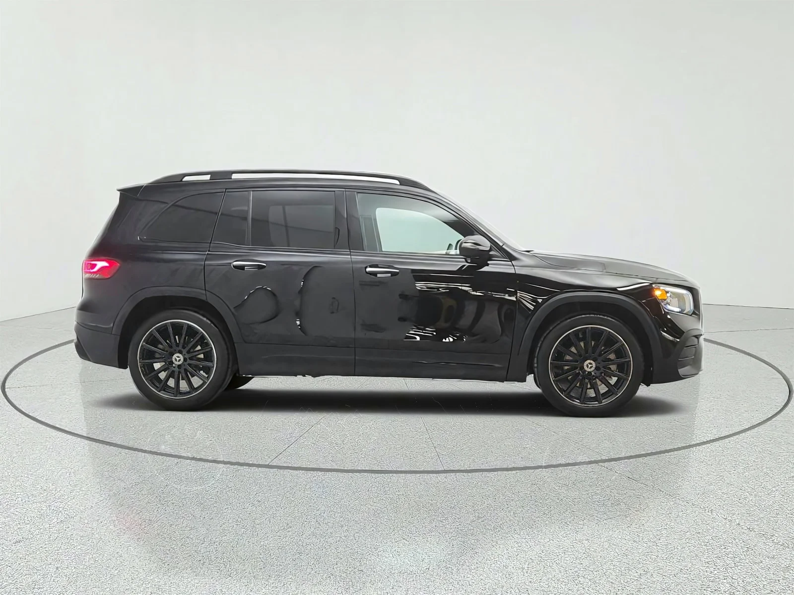 Used 2023 Night Black Mercedes-Benz GLB 250 SUV image 4
