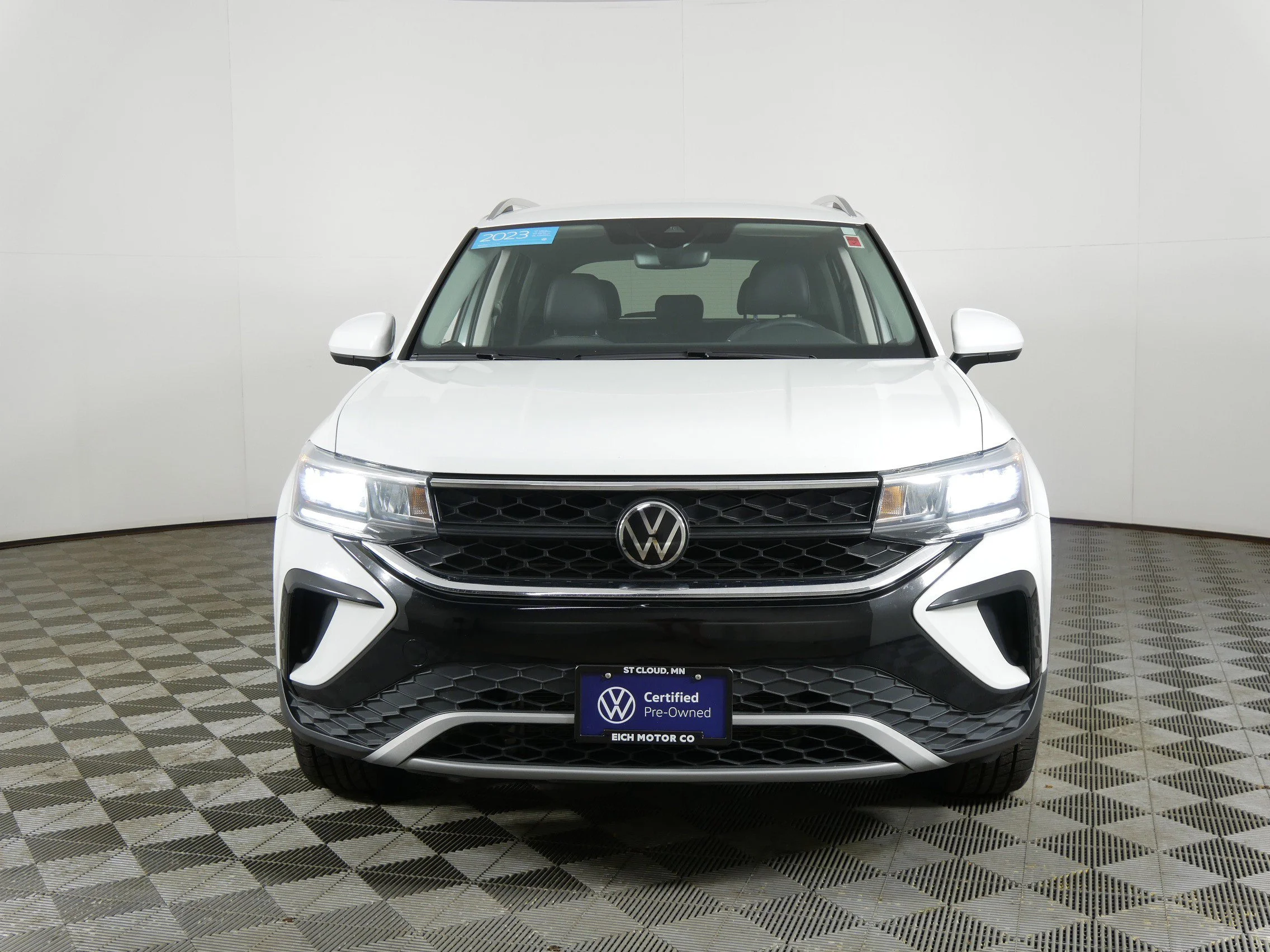 Certified Used 2023 Pure White Volkswagen SE image 2