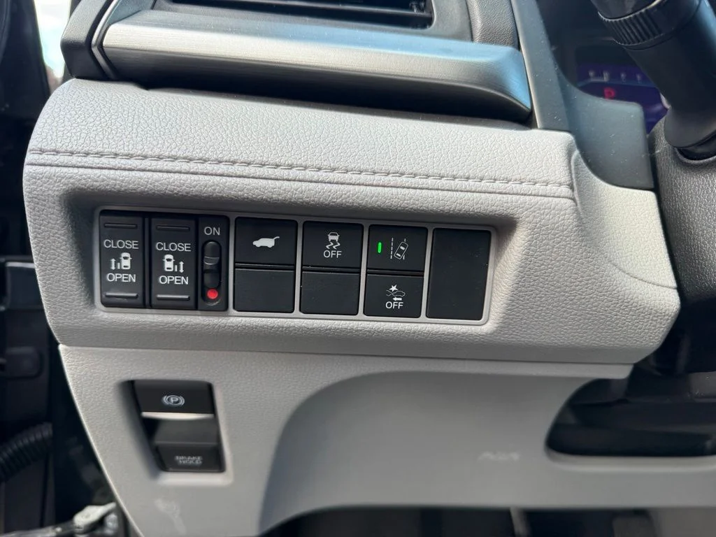 Used 2018 Crystal Black Pearl Honda EX-L image 17