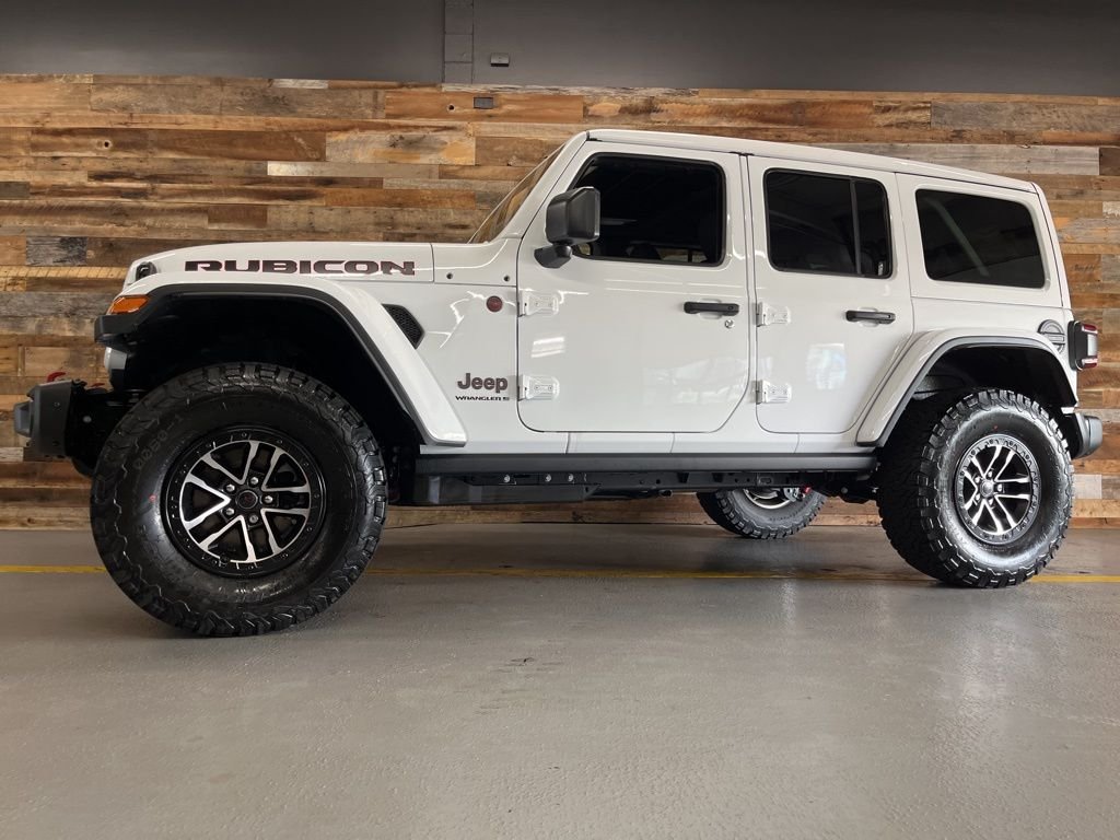 New 2026 Bright White Clear-Coat Exterior Paint Jeep Rubicon X image 50