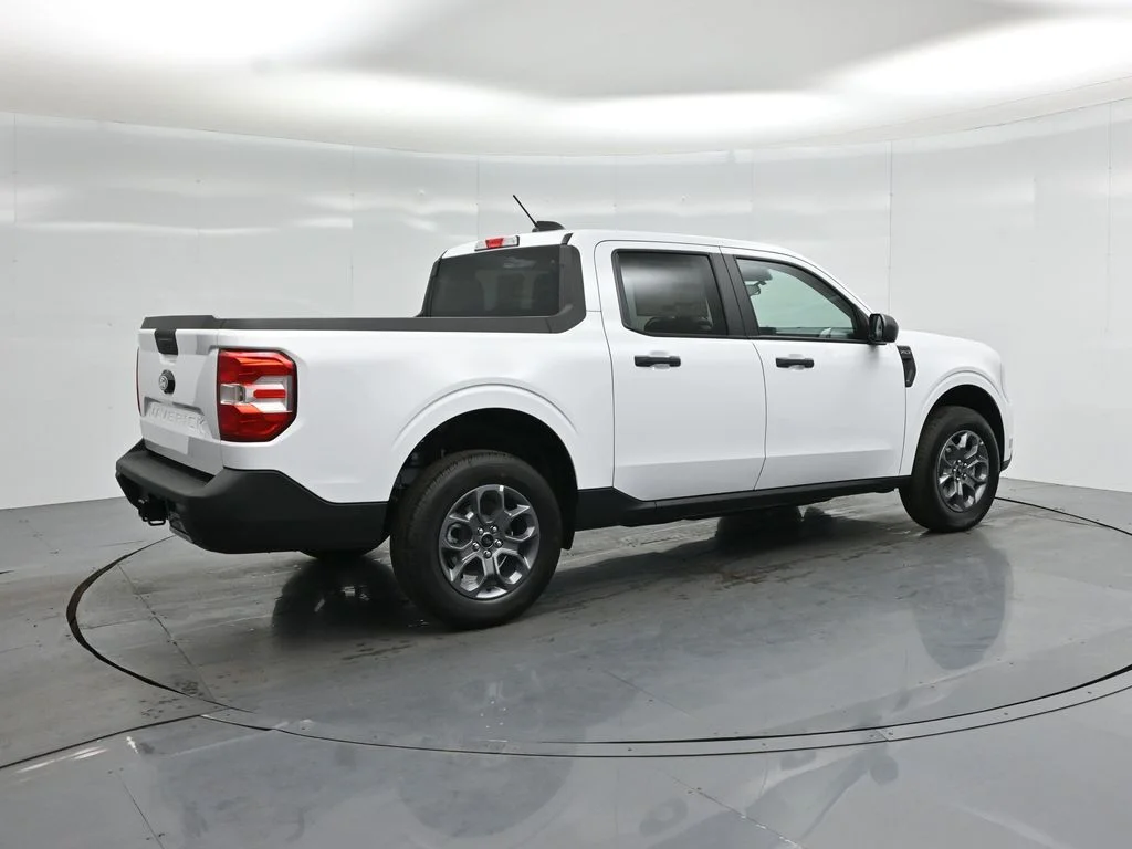 New 2026 Oxford White Ford XLT image 24