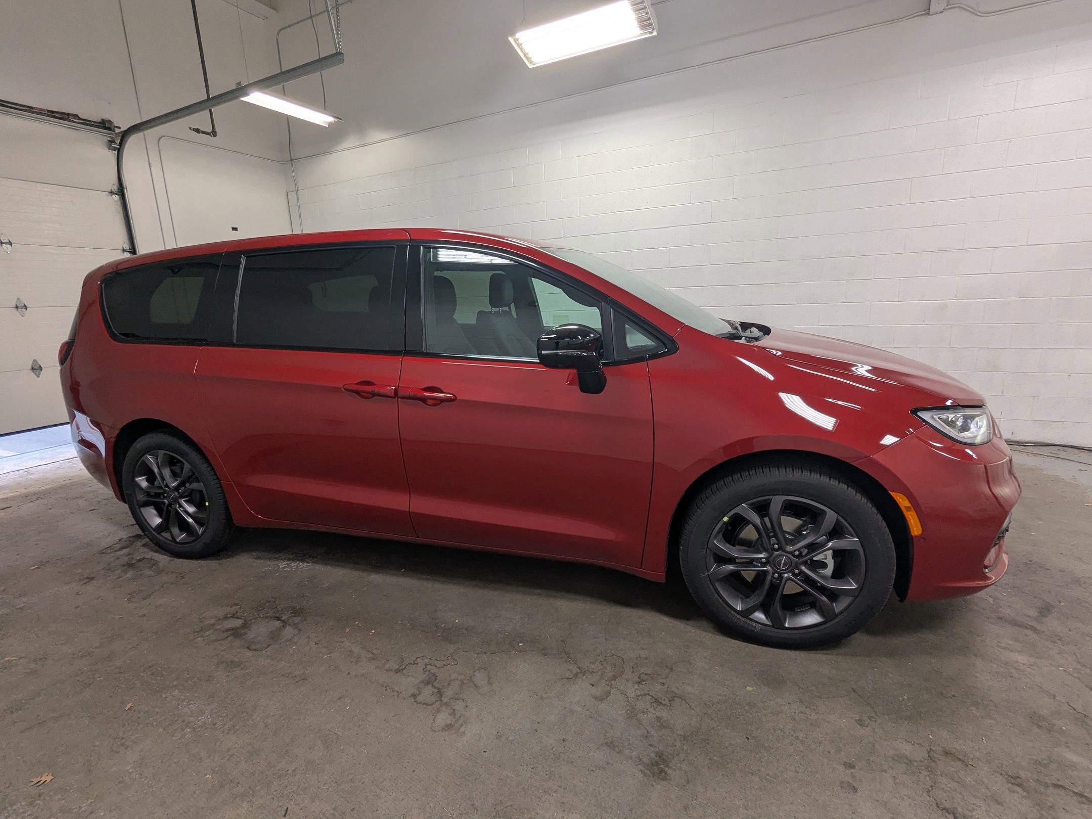 New 2026 Red Hot Pearl-Coat Exterior Paint Chrysler Select image 3