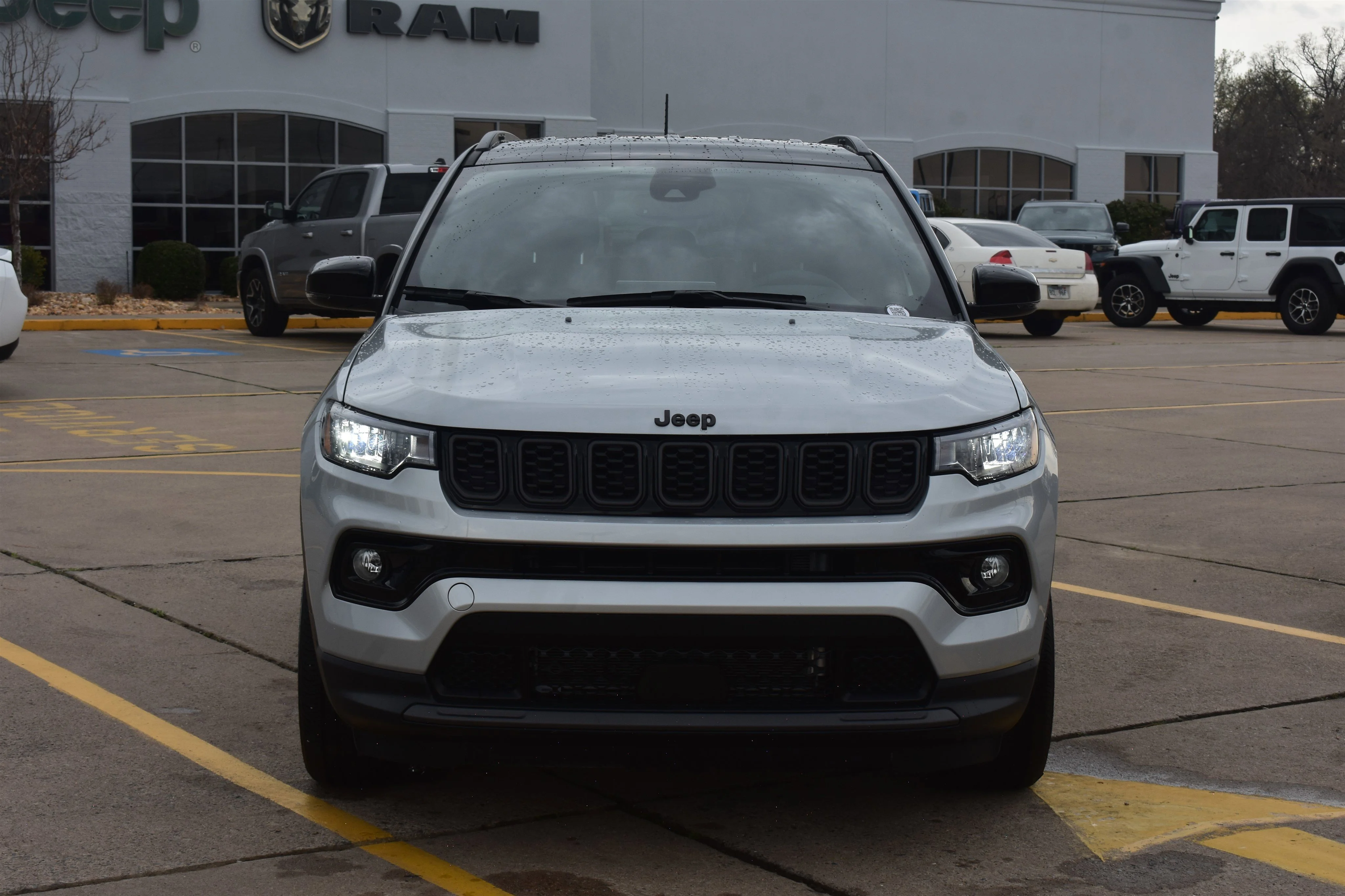 New 2026 Silver Zynith Metallic Clearcoat Jeep Limited Altitude image 2