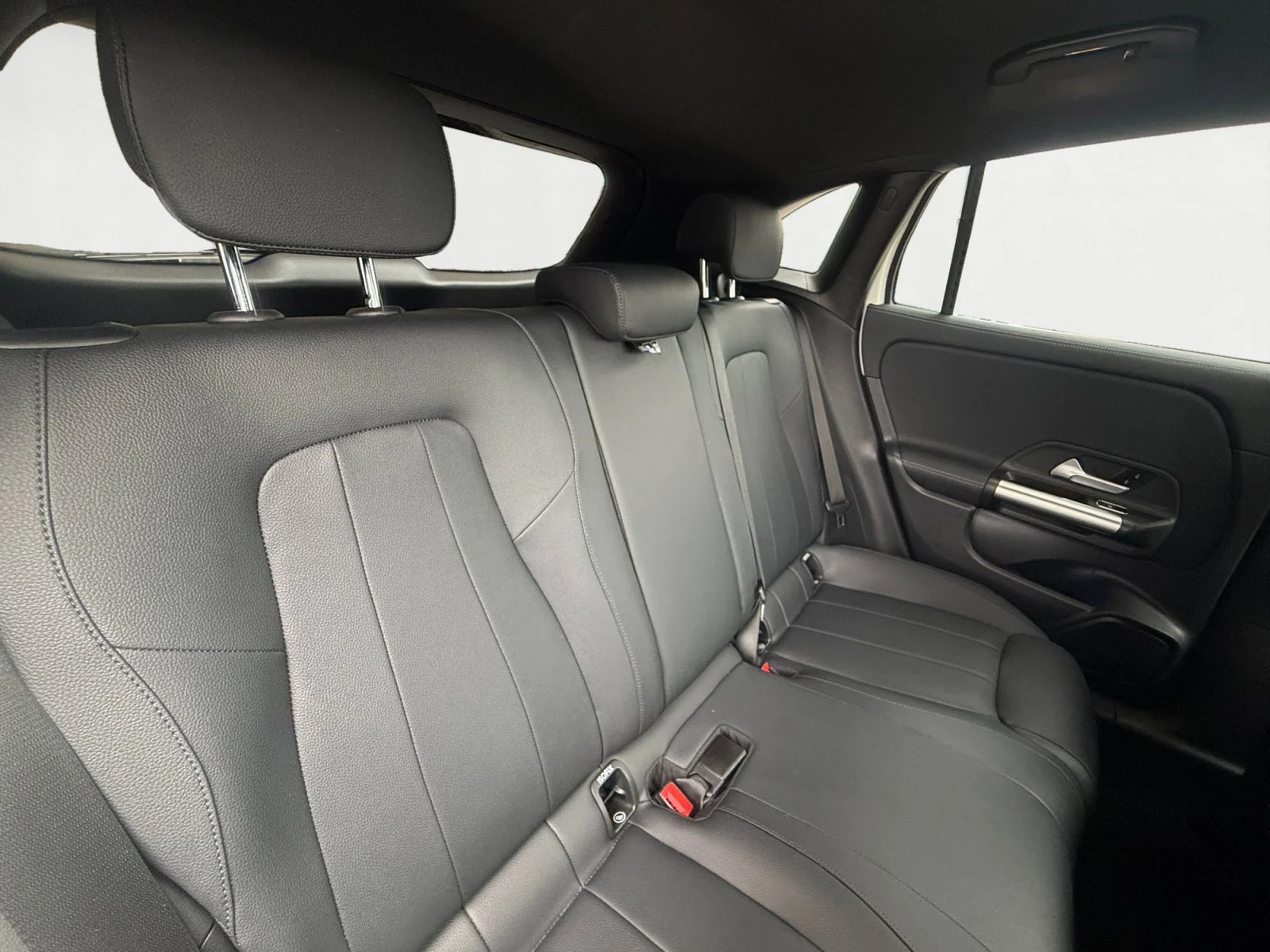 Used 2023 Polar White Mercedes-Benz GLA 250 image 18